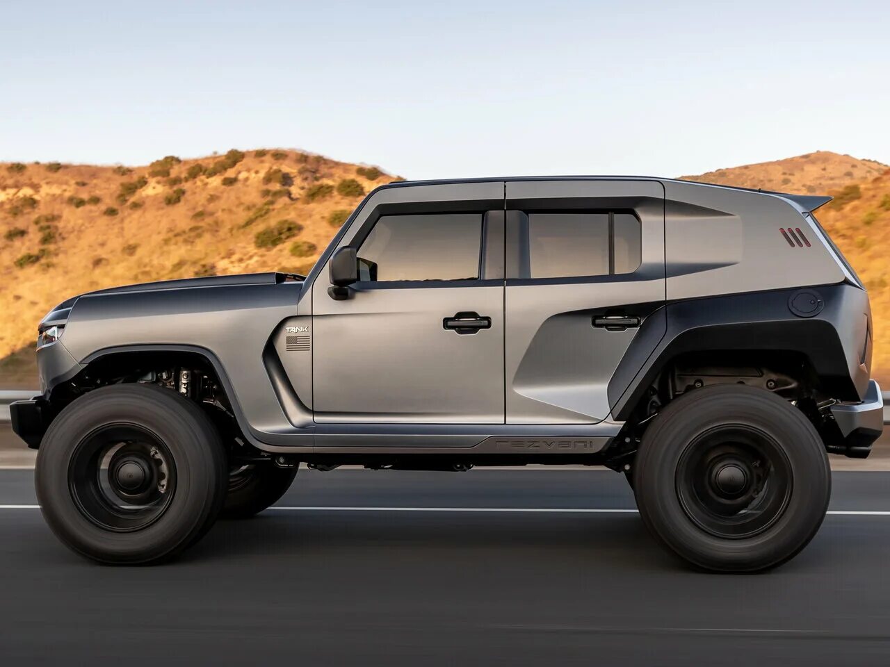 Tank фото авто Rezvani Tank 2 поколение, внедорожник 5-дверный - технические характеристики, мо