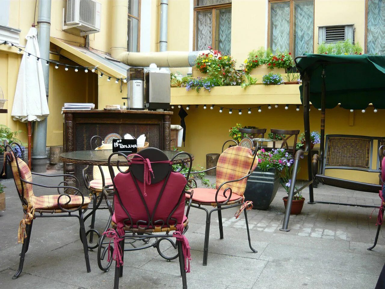 Teplo большая морская ул 45 фото Photo: Teplo, restaurant, Saint Petersburg, Bol'shaya Morskaya Street, 45 - Yand