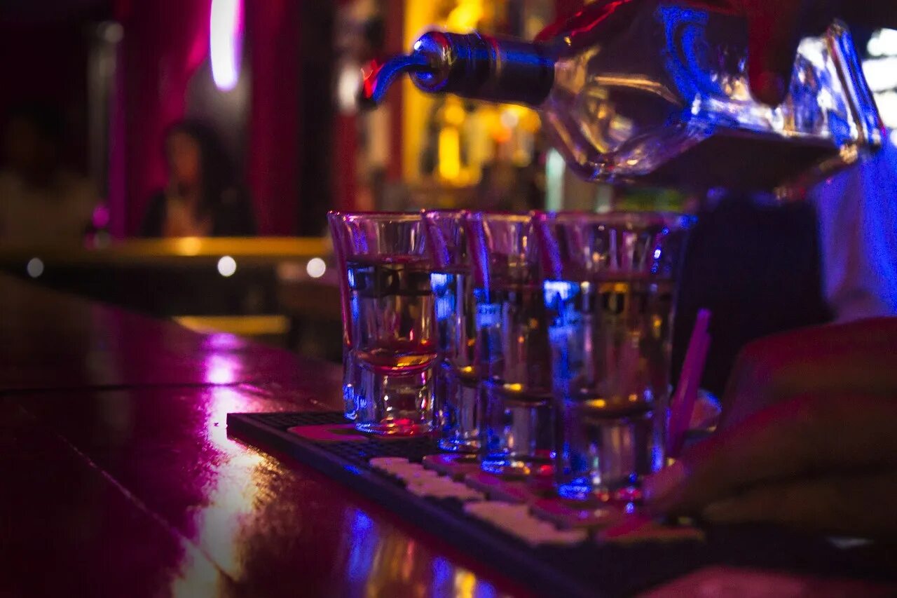 Tequila ул гагарина 60а фото Промомодели на выгуле. Что ждет мужчин в последний перед барным локдауном уик-эн