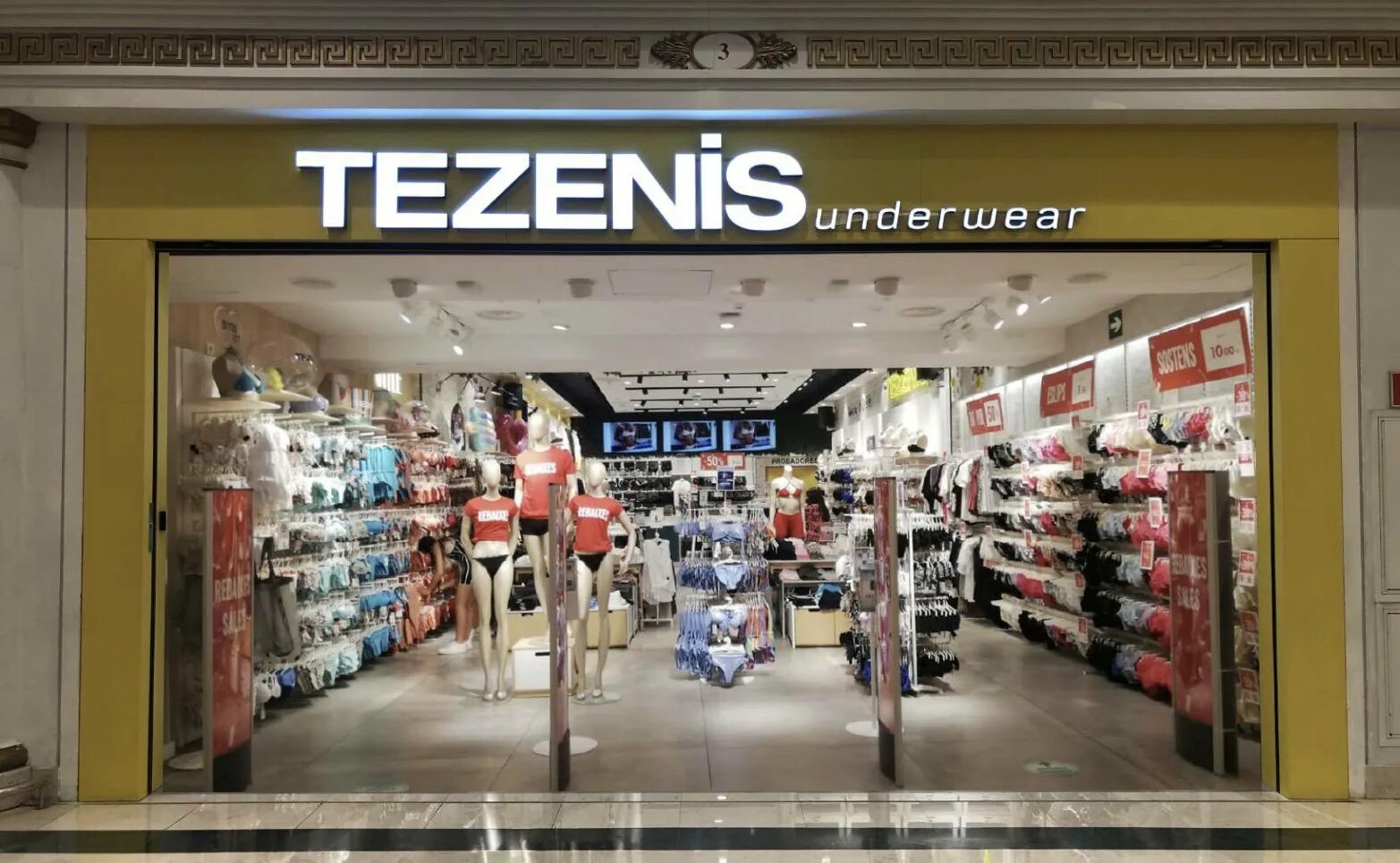 Tezenis ул михаила петрова 29 ижевск фото Underwear and clothing store in L'hospitalet de Llobregat at Calle de la Literat
