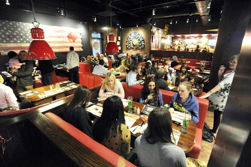 Tgi fridays ул земляной вал 33 фото TGI Fridays Light project, Tgi fridays, Lighting
