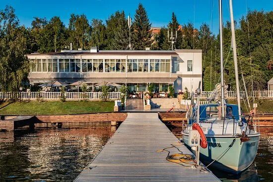 The тerrace набережная ул 2м фото Панорамный зал - Picture of MOREMAN Restaurant at Avrora Yacht Club, Dolgoprudny