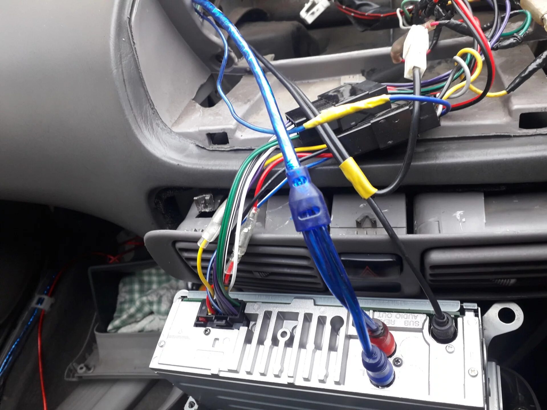 Tiavn как подключить к магнитоле Установка сабвуфера Pioneer TS-WX300TA - Toyota Sprinter (110), 1,5 л, 1999 года