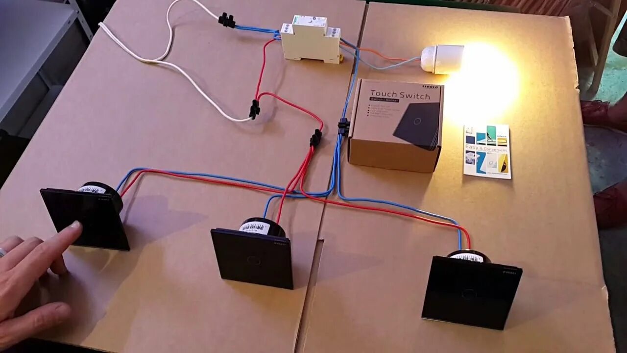 Touch switch сенсорный выключатель как подключить LIVOLO : interrupteur à impulsion avec télérupteur Schneider ACTI 9ITL A9C15033 