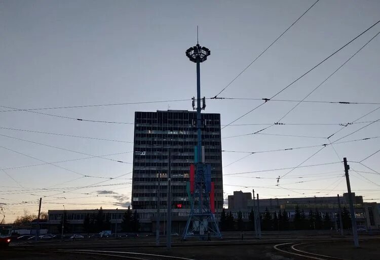 Towers площадь труда 1 фото Башня на Комсомольской площади - Башня, установленная в честь 50-летия Победы в 