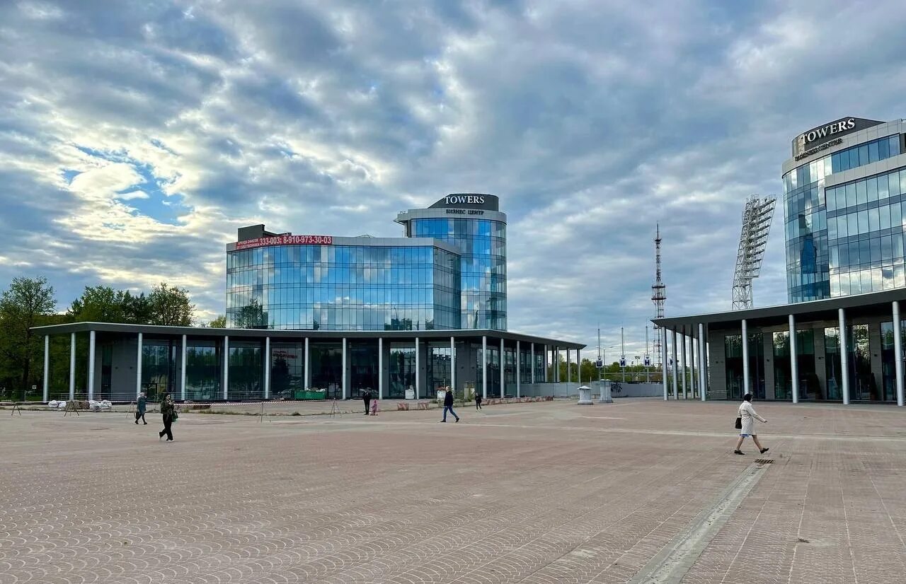 Towers площадь труда 1 ярославль фото С площади Труда в Ярославле убрали бетонный забор. Он простоял у одной из башен 