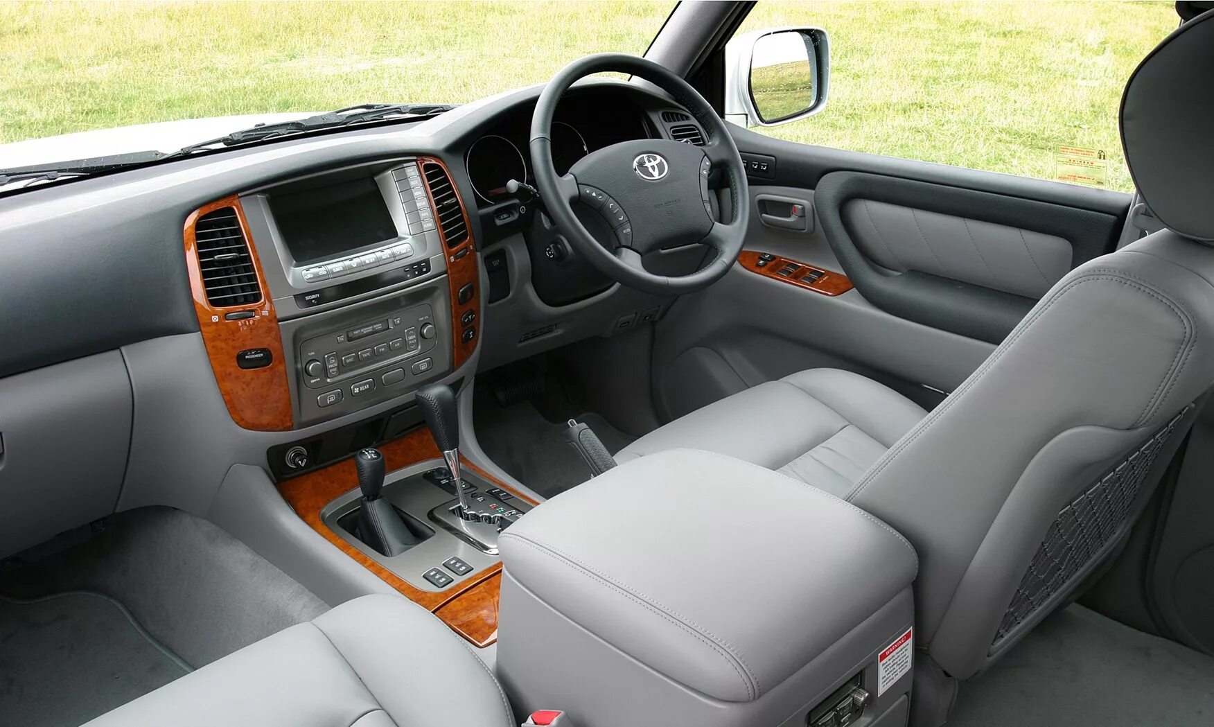 Toyota land cruiser салон фото Used Toyota Land Cruiser Amazon Station Wagon (2002 - 2006) Interior Parkers