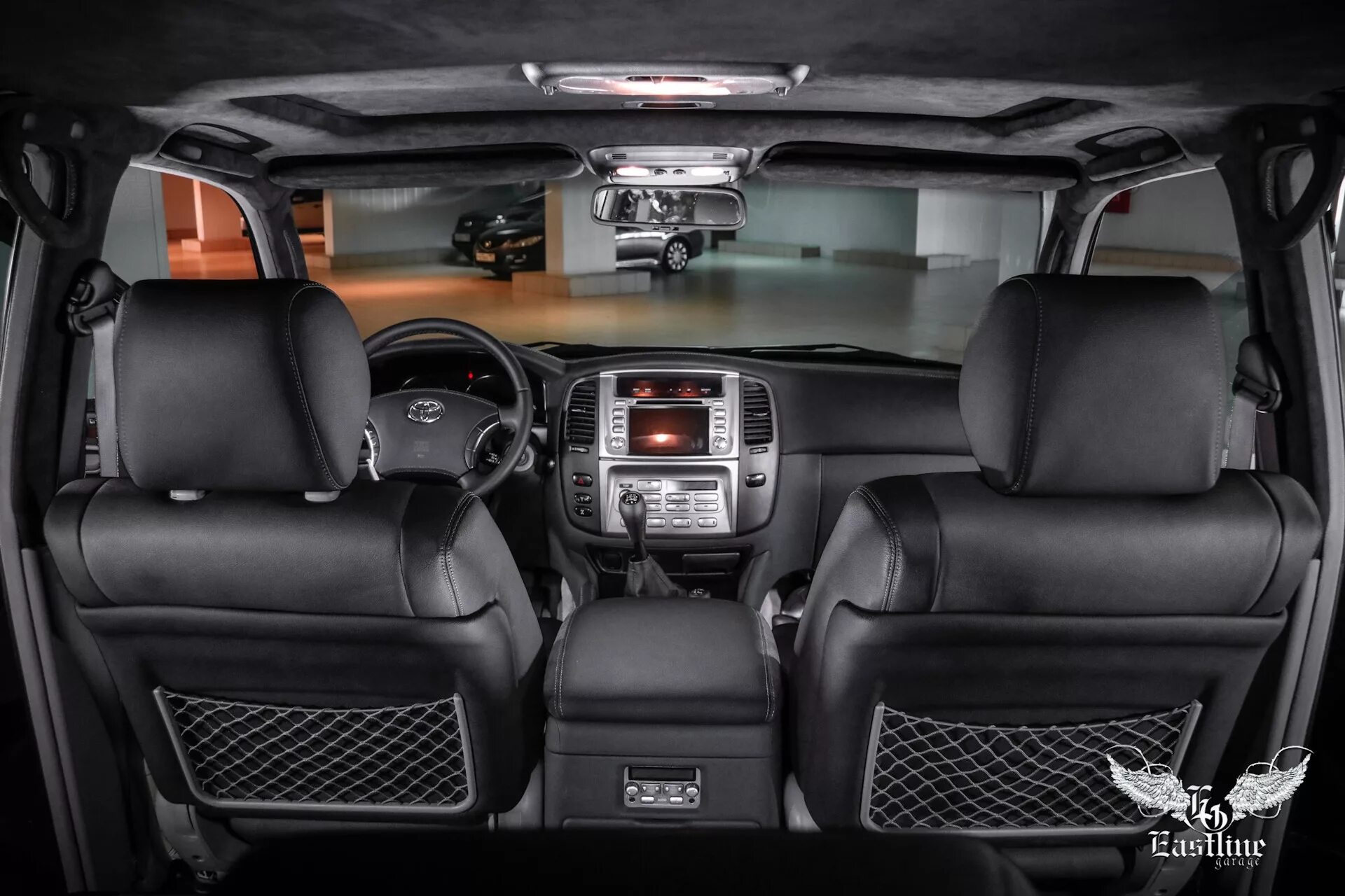 Toyota land cruiser салон фото Toyota Land Cruiser 100 - новый комбинированный салон из кожи и алькантары. Аква
