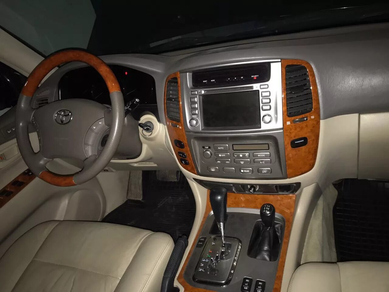 Toyota land cruiser салон фото Фото салона - Toyota Land Cruiser 100, 4,7 л, 2005 года продажа машины DRIVE2