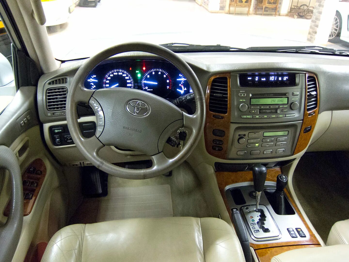 Toyota land cruiser салон фото Toyota land cruiser 100 салон: найдено 90 изображений