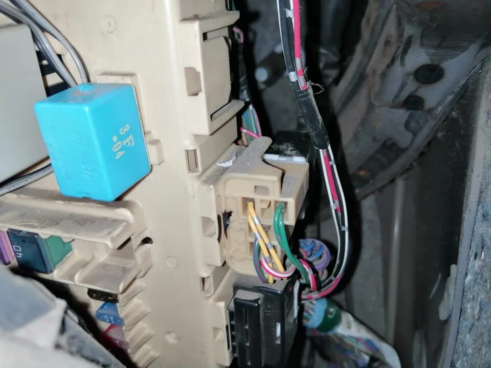 Toyota vitz точки подключения Противотуманные фары. Установка и подключение - Toyota Vitz (10), 1 л, 2004 года