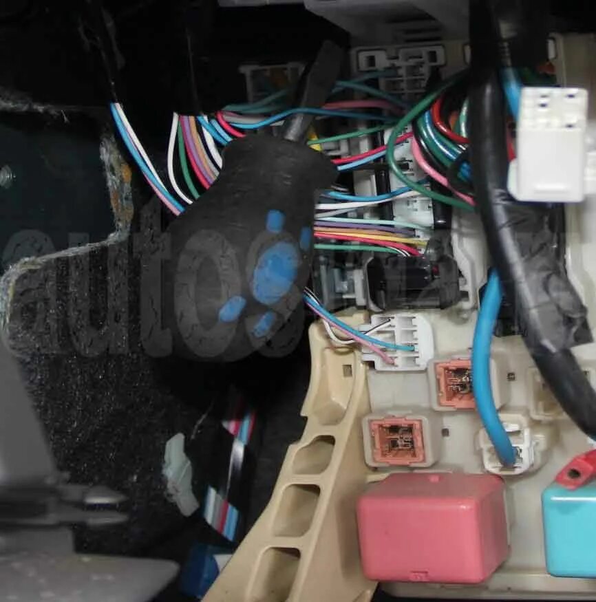 Toyota vitz точки подключения Установка автосигнализации на Toyota Vitz 2008 - Разборка и точки подключения