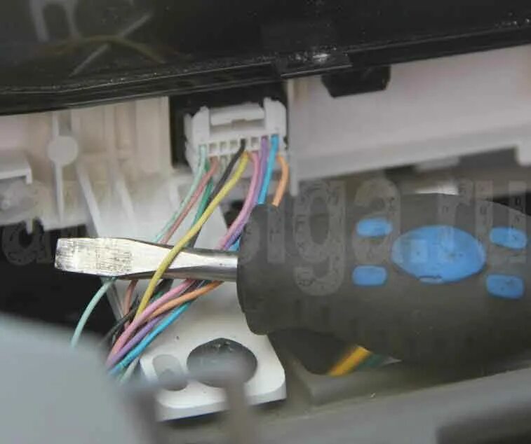 Toyota vitz точки подключения Установка автосигнализации на Toyota Vitz 2008 - Разборка и точки подключения