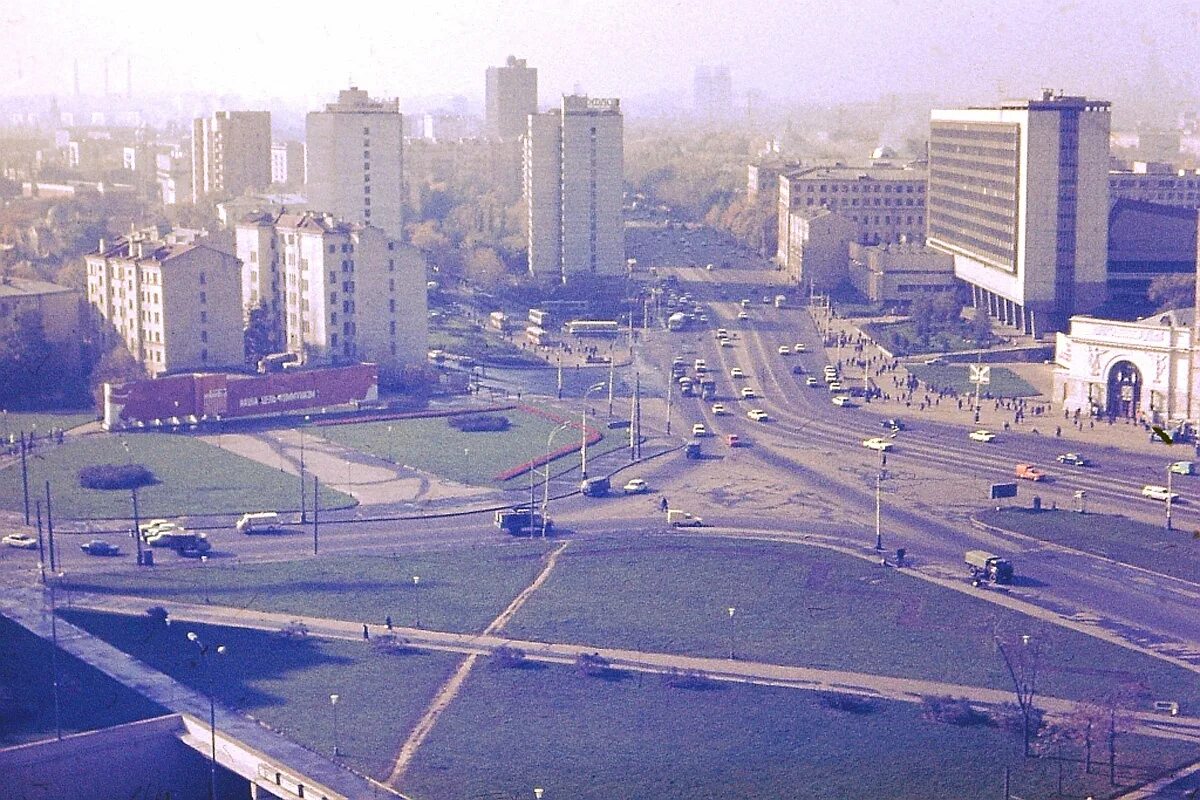Travka октябрьская площадь 8 фото October 1981. The October Square. 2022 Москва - воспоминания Детства VK