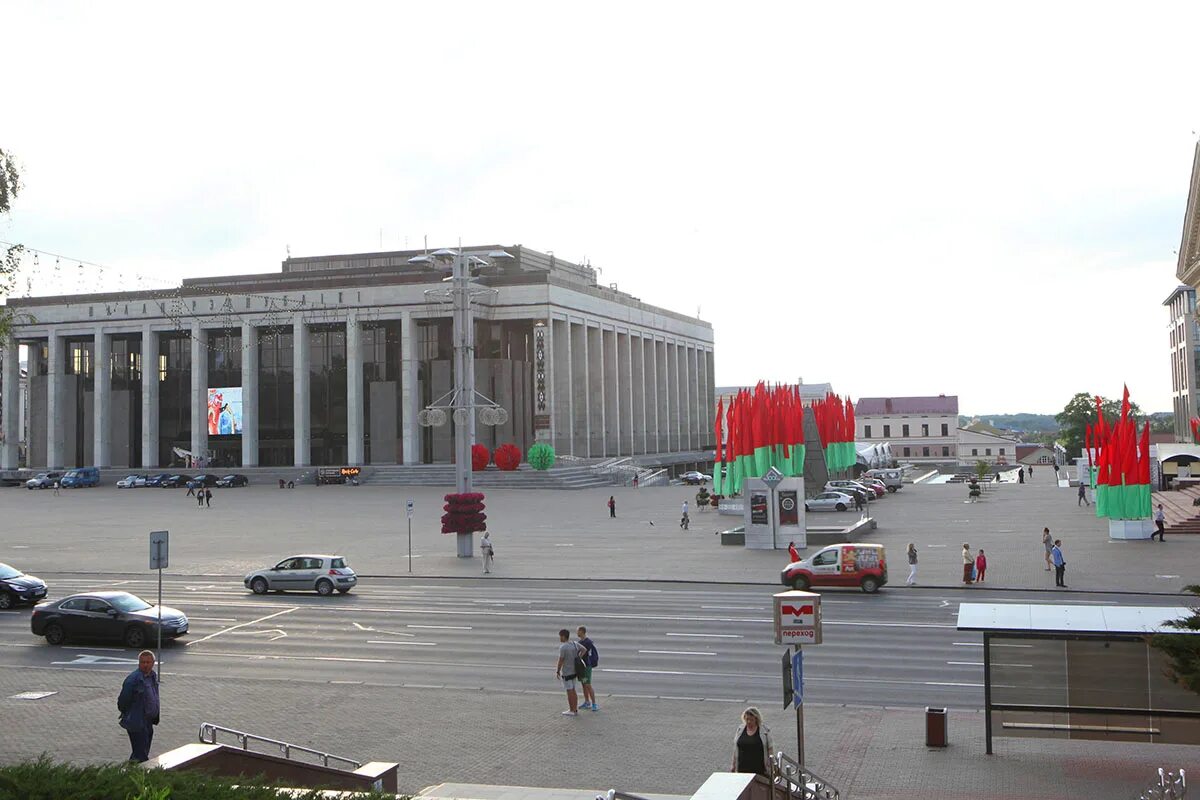 Travka октябрьская площадь 8 фото Терраса у Дворца Республики в этом году станет музыкальной