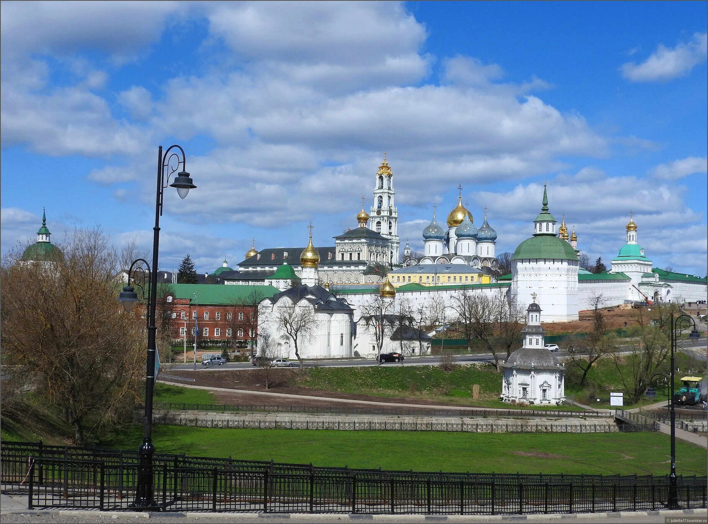 Twelve московская область сергиев посад фото Знакомимся с Подмосковьем: Сергиев Посад, Абрамцево, Дмитров, Май 2022, отзыв от