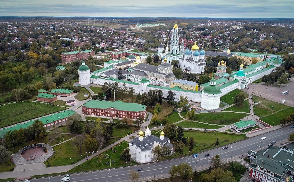 Twelve московская область сергиев посад фото Виды Троице-Сергиевой лавры в Сергиевом Посаде - Коммерсантъ Фото
