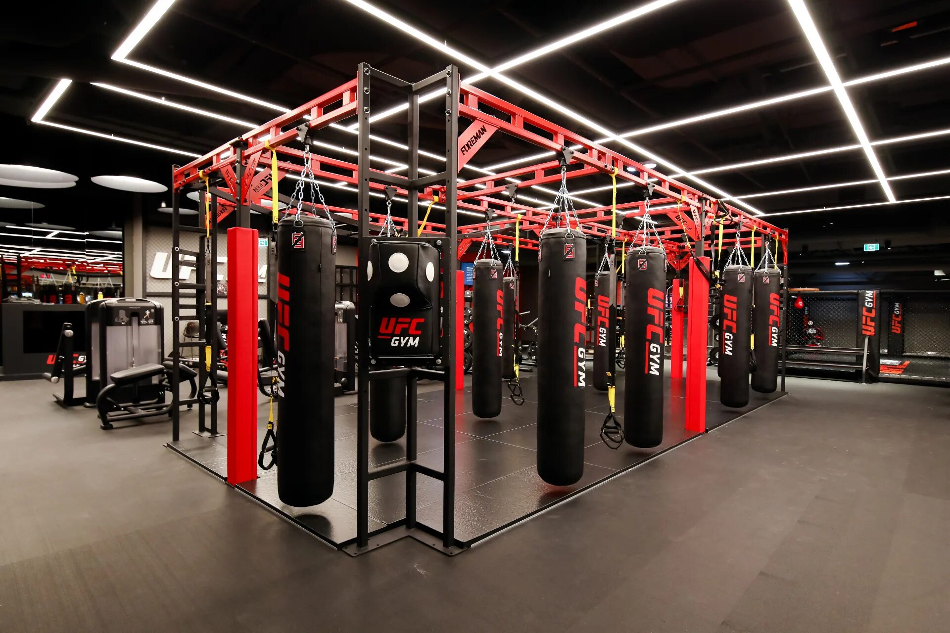 Ufc gym ул земляной вал 33 фото Коллекции макияжа Valentino, Hermès и приложение Chanel: бьюти-новости недели РБ
