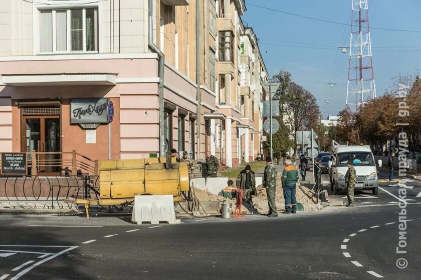 Umi ул кирова 35 фото Чтобы автобусы вошли в вираж, пешеходам придется прижаться к стенам