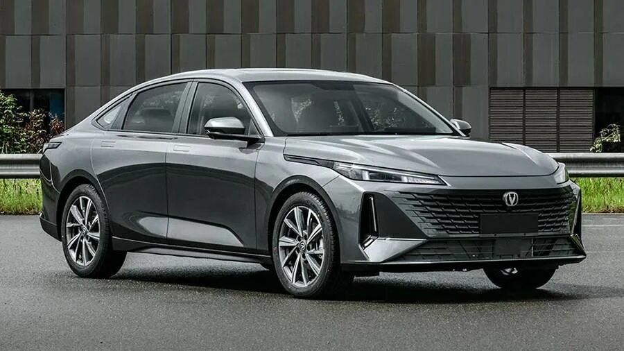 V автомобиль марка китай фото В России стартовали официальные продажи седана Changan Lamore Новости