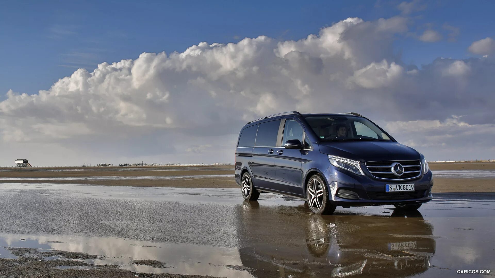 V класс фото 2015 Mercedes-Benz V-Class - Front Caricos