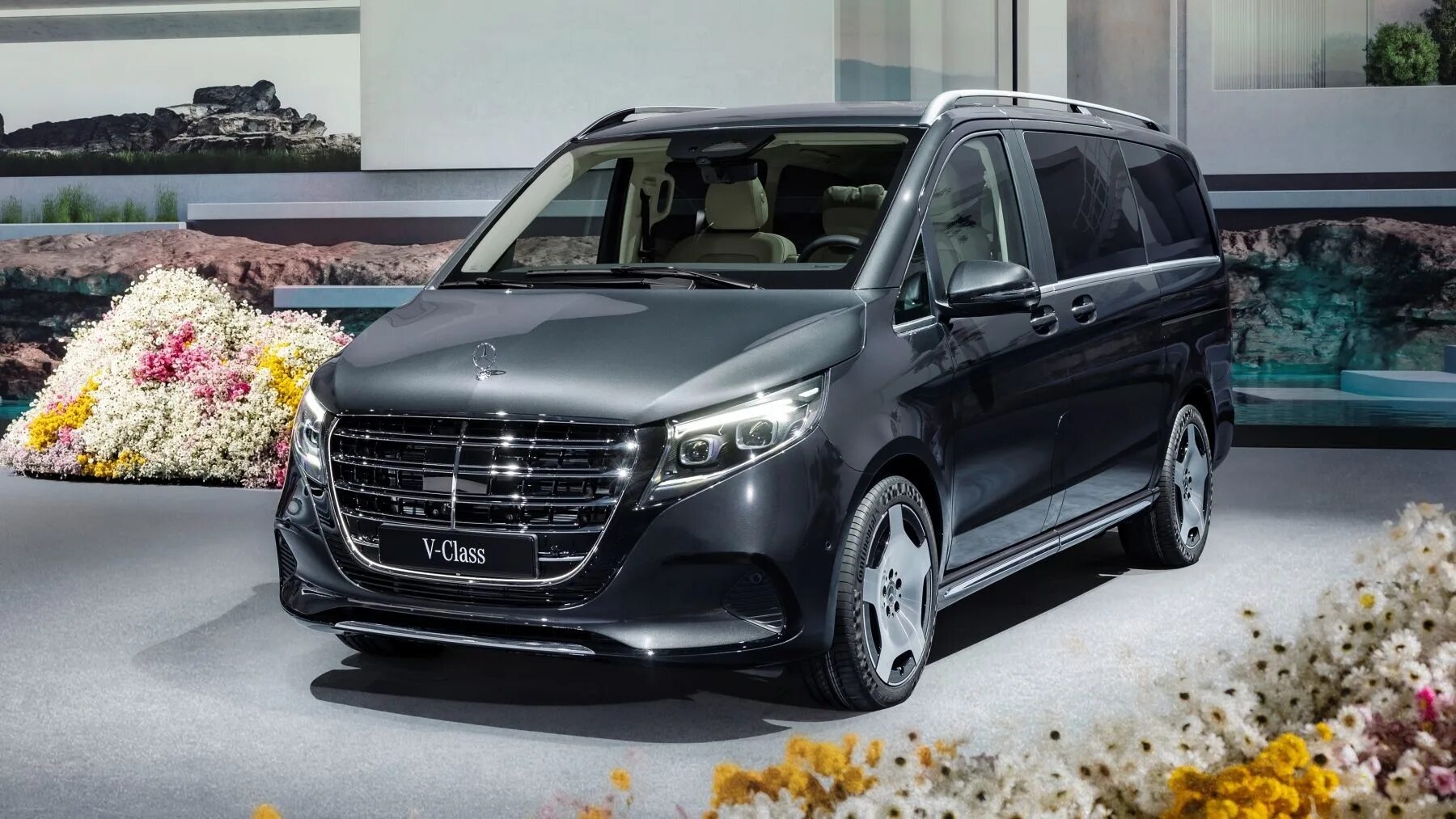 V класс фото 2024 Mercedes-Benz V-Class, EQV, and Vito revealed with styling and tech upgrade