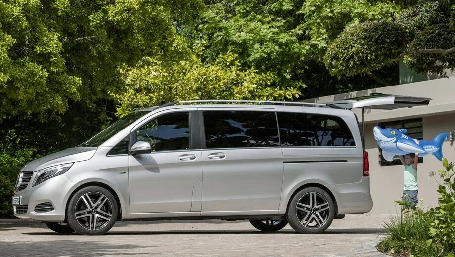 V класс фото Mercedes-Benz V: цены, комплектации, тест-драйвы, отзывы, форум, фото, видео - Д