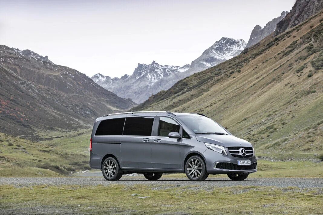 V класс фото Узнали, почему новый Mercedes V-Class нельзя купить в России: дело в тормозах Gr