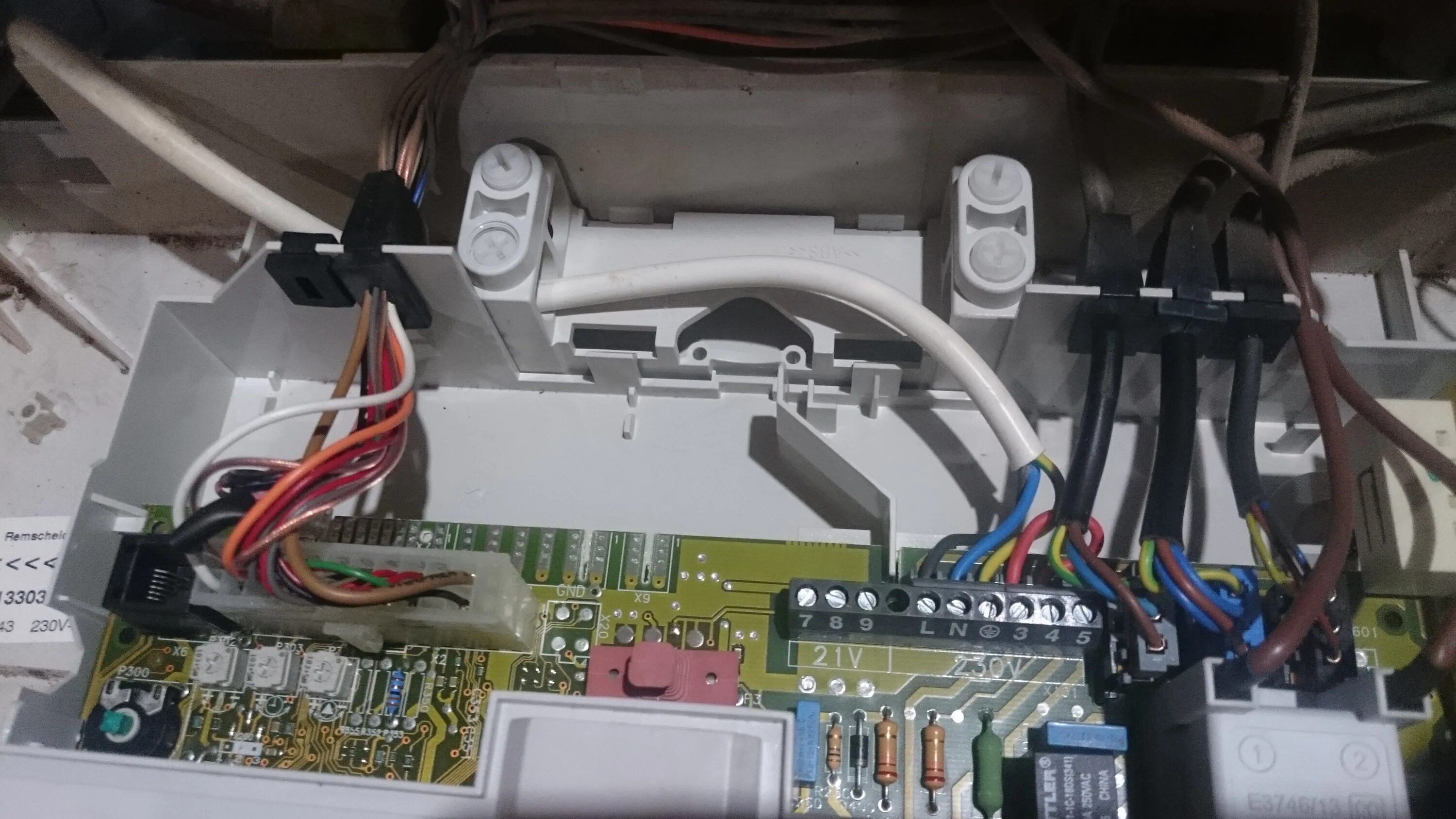Vaillant подключение внешнего насоса Vaillant Furnace: Connecting a Room Regulator with Dry Contact Thermostat (24V, 
