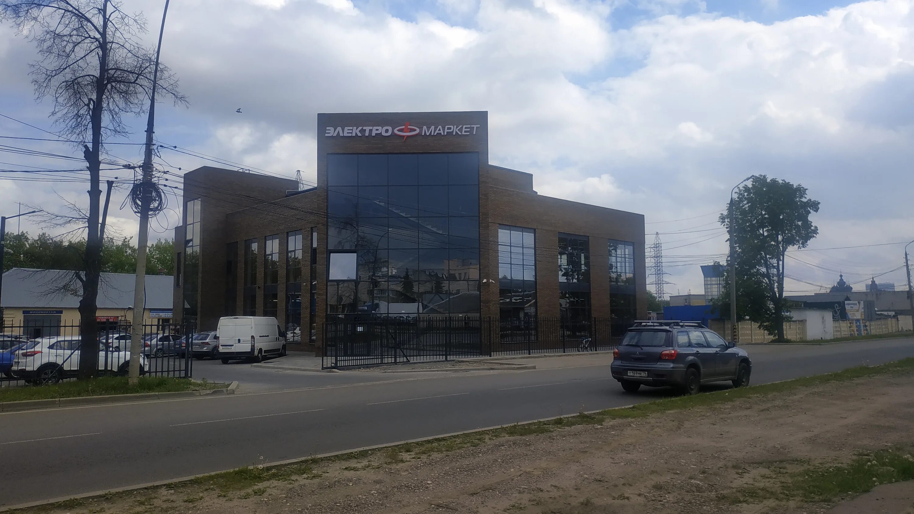 Vallistep ул лисицына 57 ярославль фото Особенности магазина электротоваров Электро Маркет в Ярославле, улица Лисицына, 