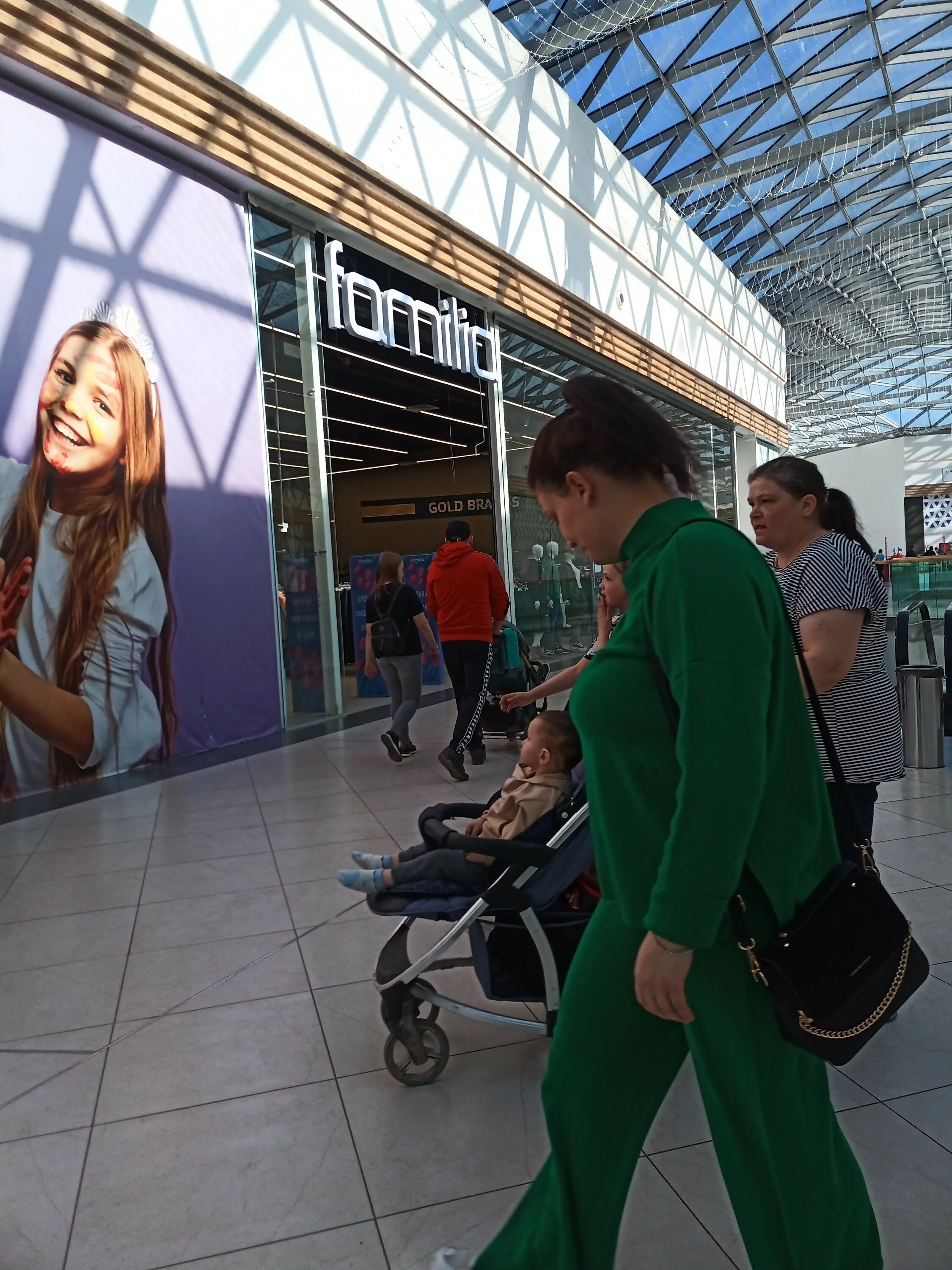 Veerhall просп космонавтов 108д фото Veer mall, торгово-развлекательный центр в Екатеринбурге - отзыв и оценка - Leop