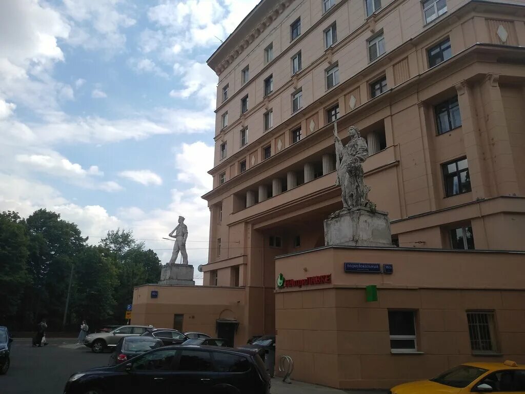 Verona подколокольный пер 16 2с2 москва фото Панорама: Колхозница, жанровая скульптура, Подколокольный пер., 16/2с1, Москва -