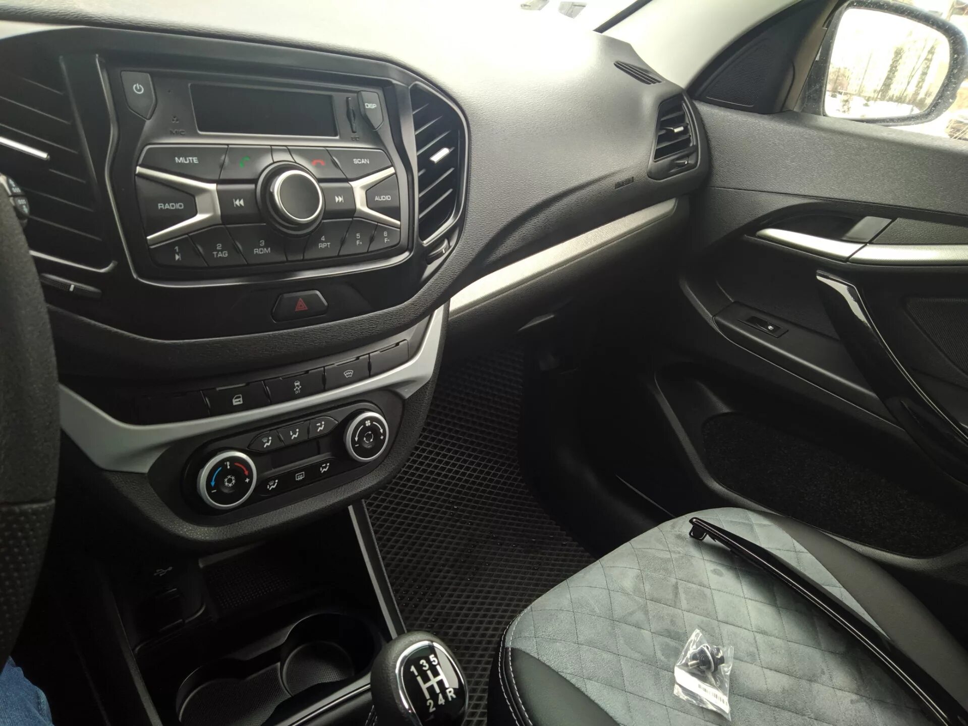 Vesta салон фото LADA Vesta делаем Luxe и даже больше своими руками - Lada Vesta, 1,6 л, 2019 год