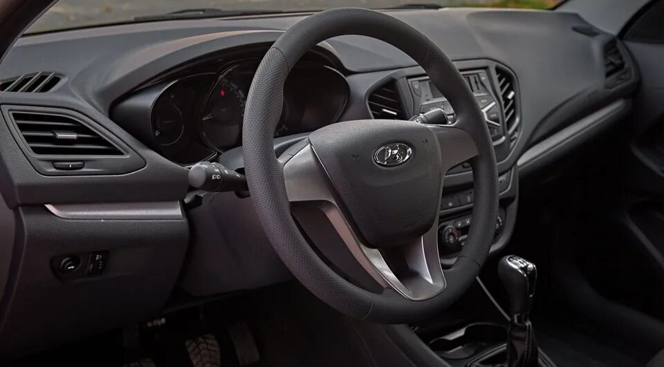 Vesta салон фото Европейский тест-драйв Lada Vesta от Колеса.ру: руссо Веста, облико перфетто - С