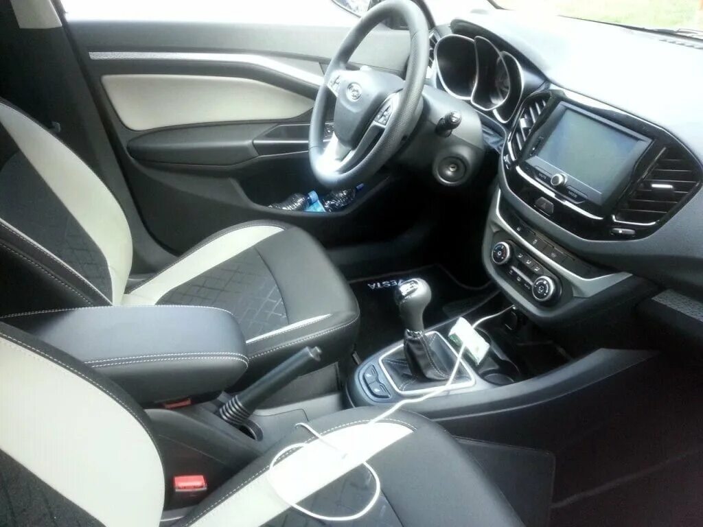 Vesta салон фото Купить б/у Lada (ВАЗ) Vesta I SW Cross 1.6 MT (106 л.с.) бензин механика в Элист
