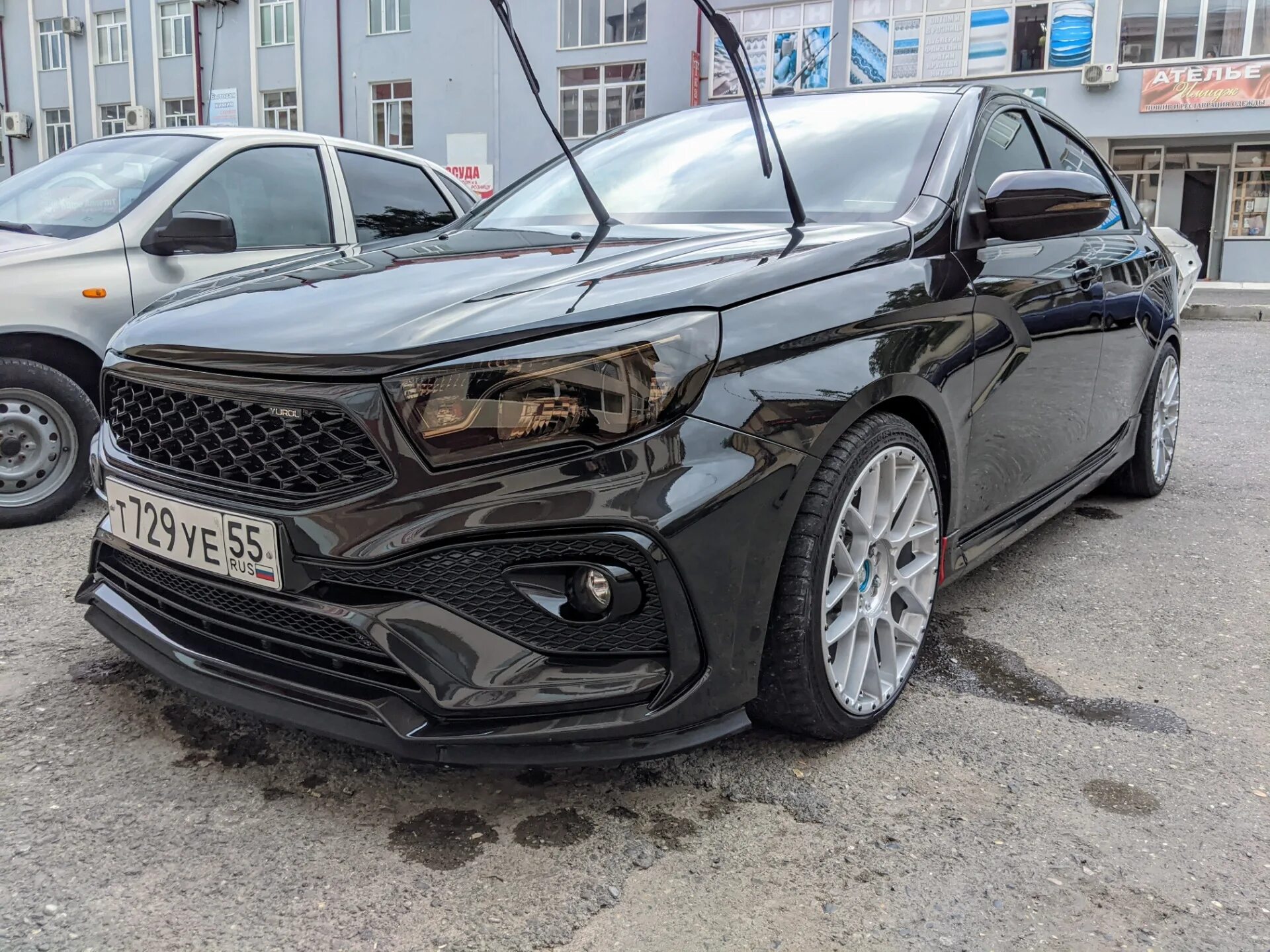 Vesta тюнинг бампер Замена бампера, пороги Веста Спорт + Свет - Lada Vesta, 1,8 л, 2017 года просто 