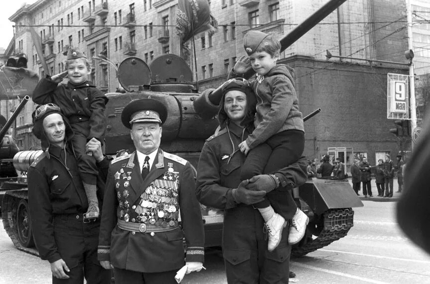 Victory советская площадь 9 фото Парад Победы