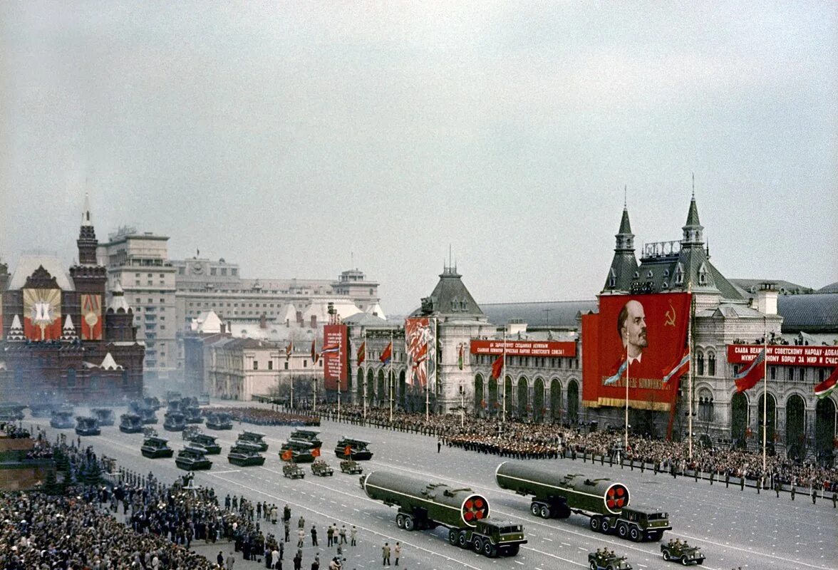 Victory советская площадь 9 фото Парад Победы на Красной площади: суть, история, программа в 2024 году, речь през