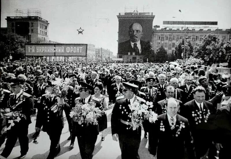 Victory советская площадь 9 фото Пора признать: мы не в долгу перед ветеранами, а непоправимо перед ними виноваты