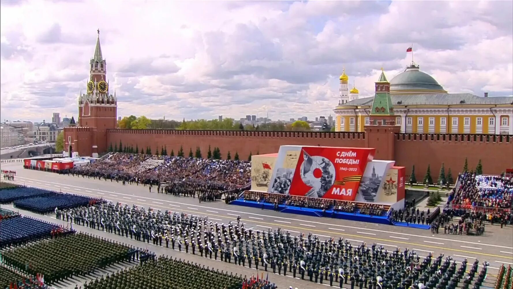 Victory советская площадь 9 фото Эмоции Путина и Шойгу на параде Победы: кадры с Красной площади