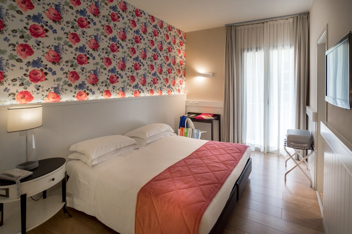 Villa rosa юбилейный бул 31г фото Hotel Villa Rosa Riviera Private Balconies: Pictures & Reviews - Tripadvisor
