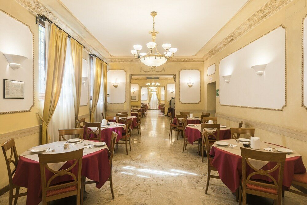 Villa rosa юбилейный бул 31г фото Фото: Hotel Villa Rosa, гостиница, кольцевая дорога Джаниколенсе, 56, Рим, Итали