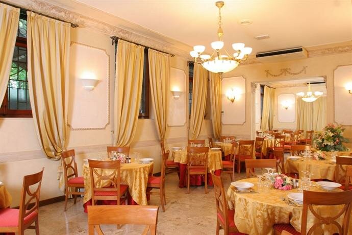 Villa rosa юбилейный бул 31г фото Фото: Hotel Villa Rosa, гостиница, кольцевая дорога Джаниколенсе, 56, Рим, Итали