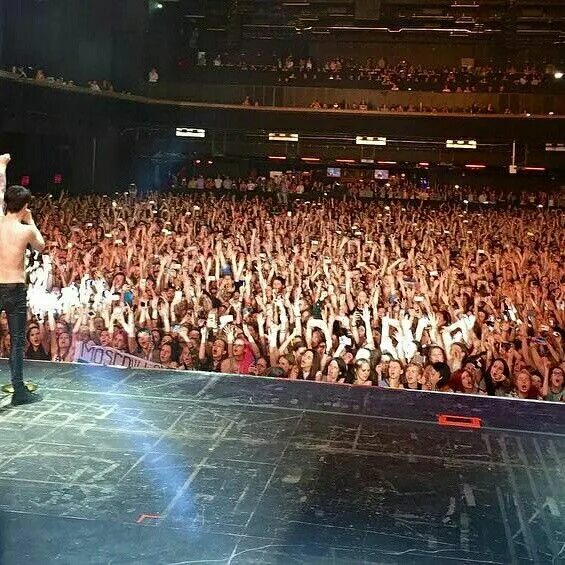 Vk stadium схема зала фото @Regrann from @panicatthedisco - Tonight was a great way to end our little Russi