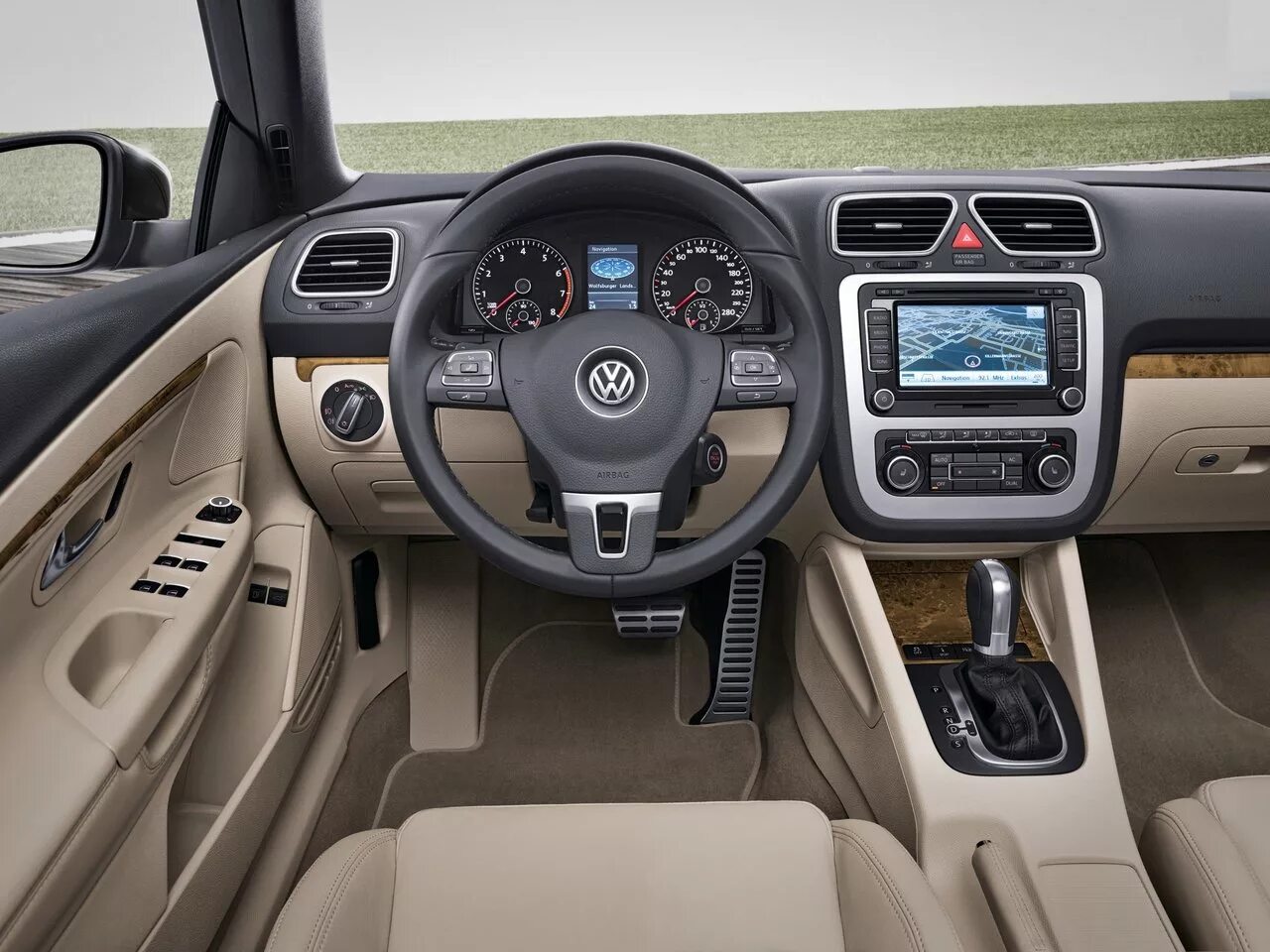 Volkswagen фото салона Volkswagen Eos 1 поколение рестайлинг, кабриолет - технические характеристики, м
