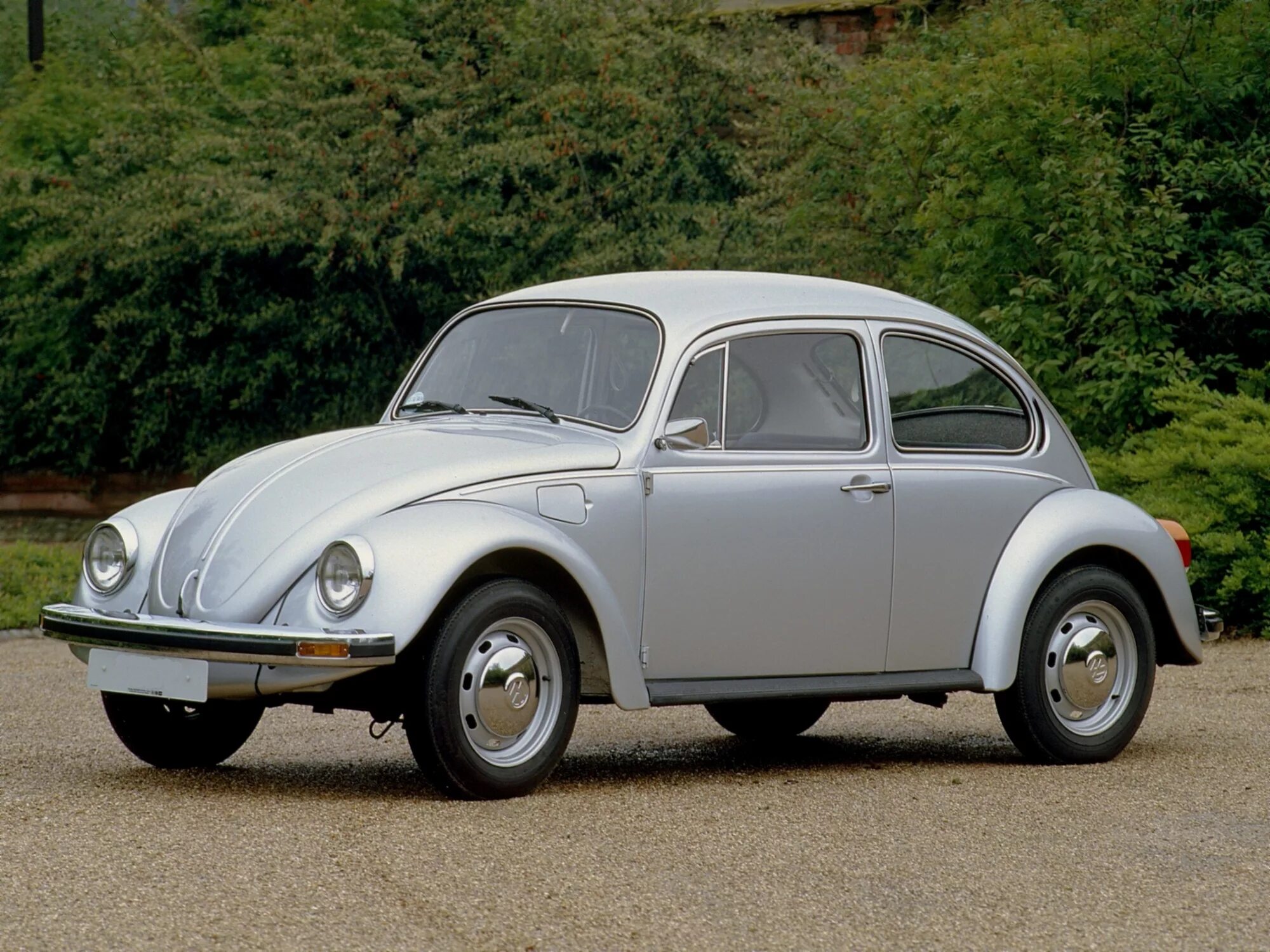 Volkswagen жук фото Установка автозвука в Volkswagen Beetle цены в Москве