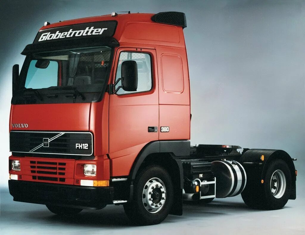 Volvo fh 12 фото Volvo FH - Сила и надежность грузовых легенд. EuroTruckPro: Грузовики в Деталях 