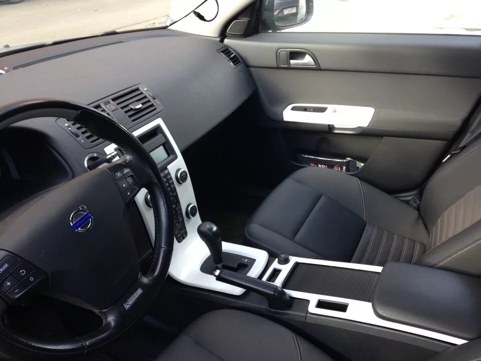 Volvo s40 тюнинг салона Фото салона после аквапринта - Volvo S40 (2G), 2 л, 2011 года стайлинг DRIVE2