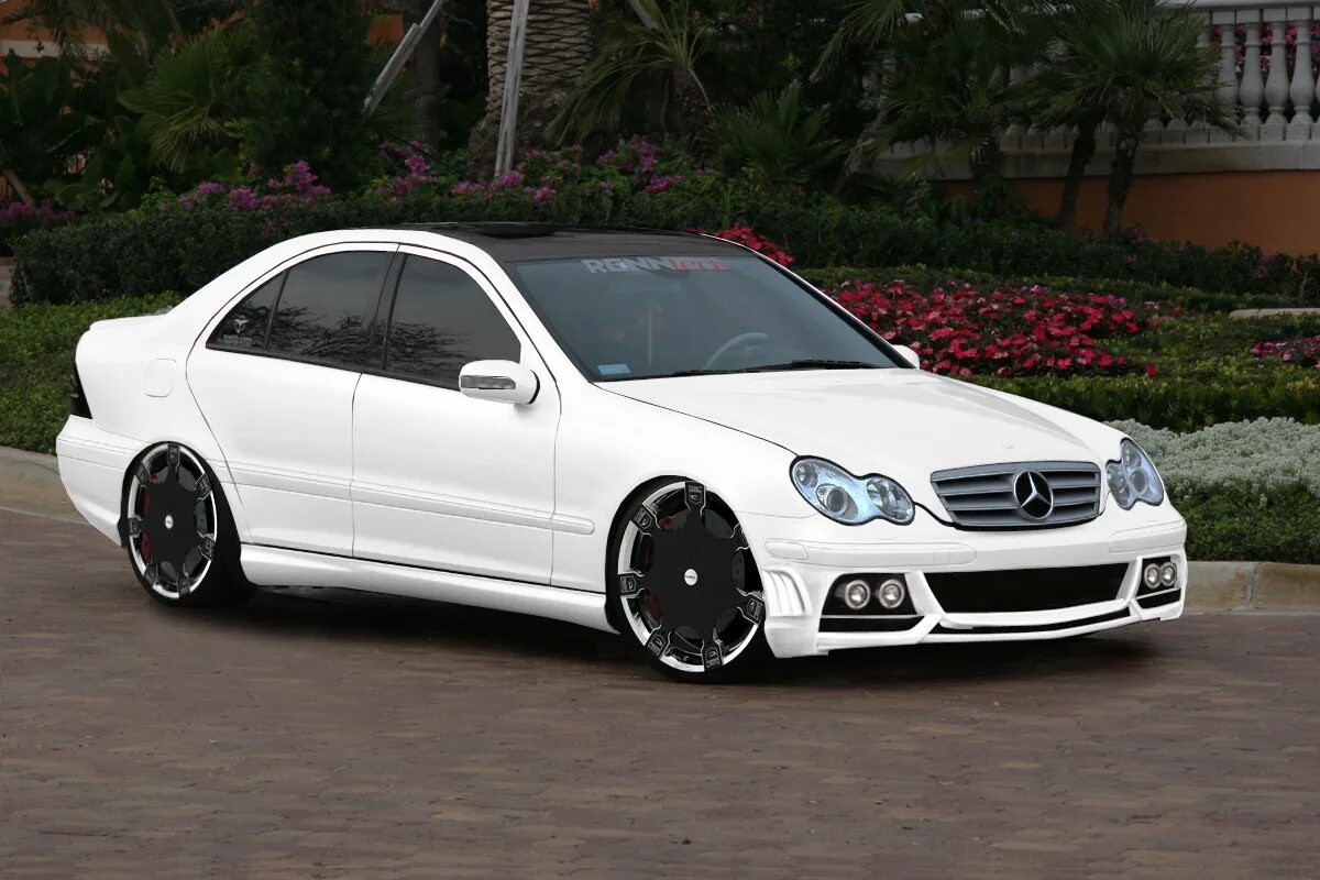 W203 тюнинг фото Mercedes benz c32 amg Sarma-Auto.ru