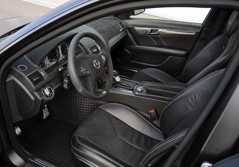 W204 тюнинг салона 2008 Brabus Bullit Black Arrow - характеристики, фото, цена.